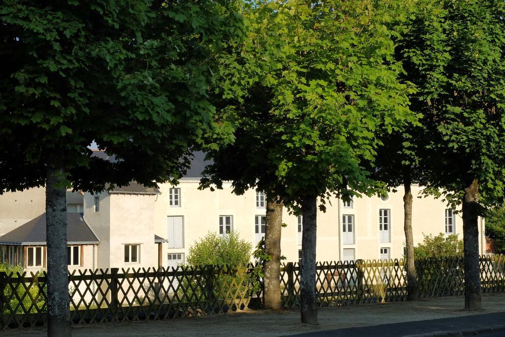 Gite Des Grands Moulins De Bauge Екстериор снимка